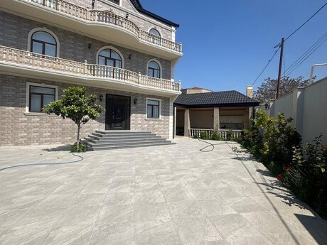8 otaqlı həyət evi/bağ evi - Bakıxanov q. - 415 m²