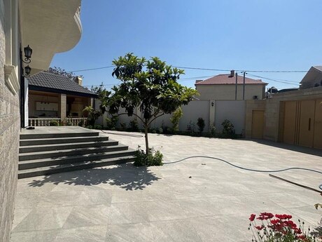 8 otaqlı həyət evi/bağ evi - Bakıxanov q. - 415 m²