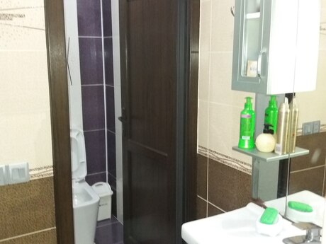 5 otaqlı həyət evi/bağ evi - M.Ə.Rəsulzadə q. - 180 m²