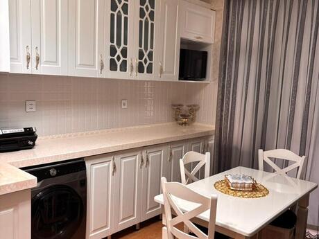 4 otaqlı yeni tikili - Həzi Aslanov m. - 160 m²