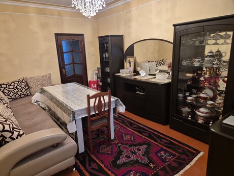 4 otaqlı köhnə tikili - Yeni Günəşli q. - 95 m²