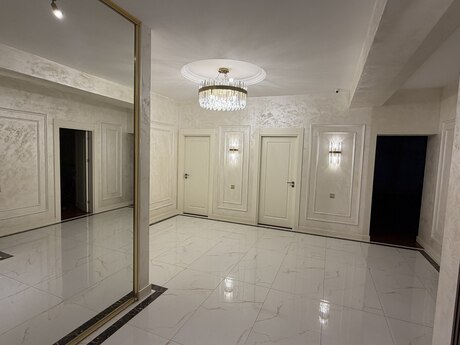 4 otaqlı yeni tikili - Şah İsmayıl Xətai m. - 192 m²