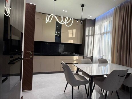 3 otaqlı yeni tikili - 28 May m. - 140 m²