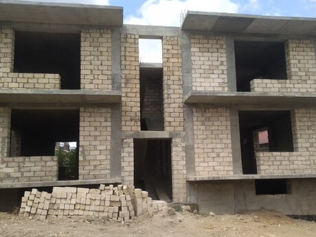 8 otaqlı həyət evi/bağ evi - Qara Qarayev m. - 700 m²