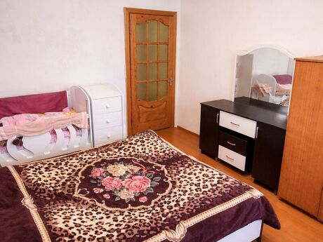 3 otaqlı köhnə tikili - Yeni Günəşli q. - 80 m²