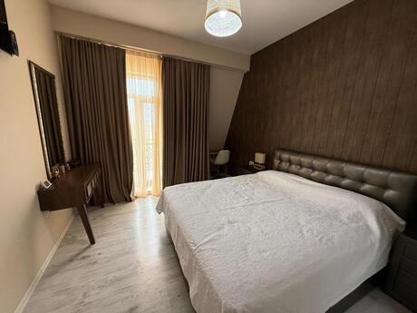 4 otaqlı yeni tikili - Ağ şəhər q. - 190 m²