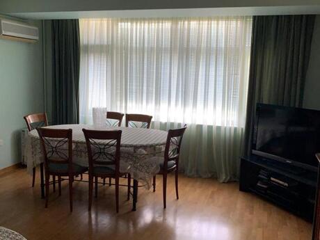 4 otaqlı köhnə tikili - Elmlər Akademiyası m. - 120 m²