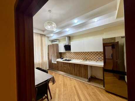 3 otaqlı yeni tikili - 8 Noyabr m. - 140 m²