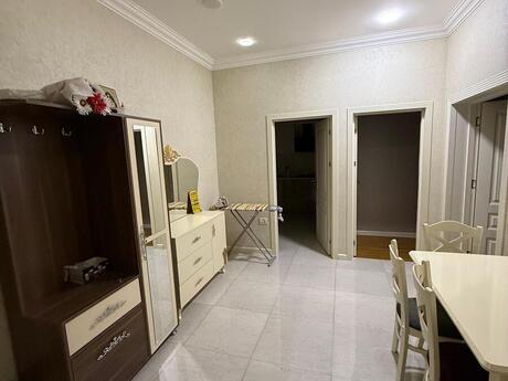 3 otaqlı köhnə tikili - Köhnə Günəşli q. - 70 m²
