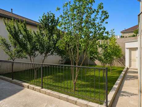 8 otaqlı həyət evi/bağ evi - Həzi Aslanov q. - 250 m²