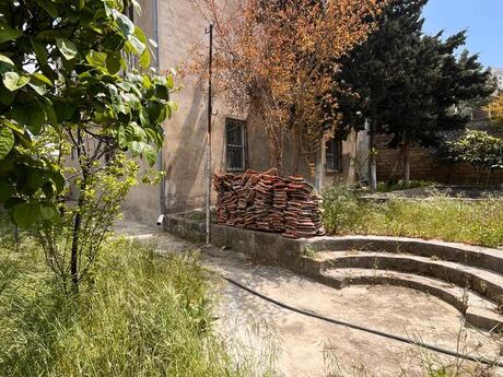8 otaqlı həyət evi/bağ evi - Qara Qarayev m. - 350 m²
