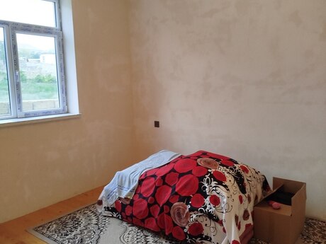 3 otaqlı həyət evi/bağ evi - Saray q. - 85 m²