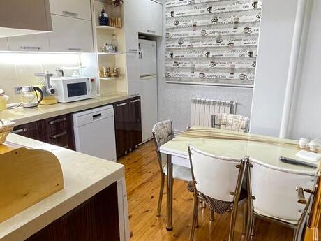 3 otaqlı köhnə tikili - Azadlıq Prospekti m. - 94 m²
