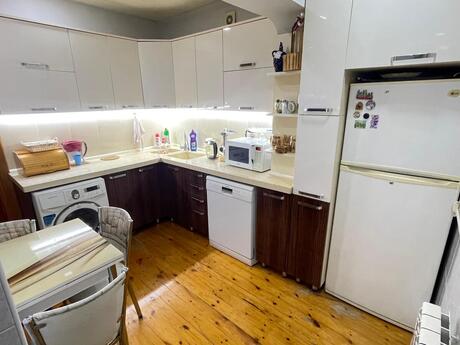 3 otaqlı köhnə tikili - Azadlıq Prospekti m. - 94 m²