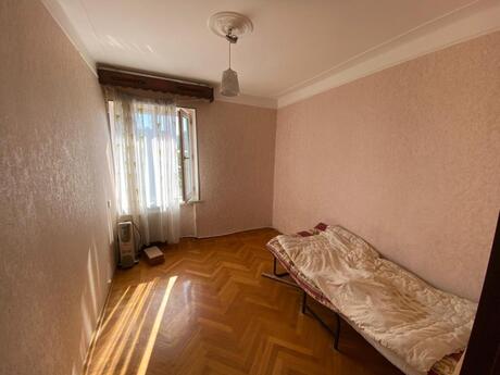 4 otaqlı köhnə tikili - Memar Əcəmi m. - 80 m²