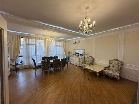 5 otaqlı həyət evi/bağ evi - Səbail r. - 250 m²