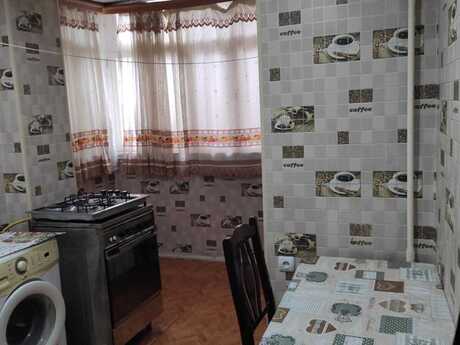 1-комн. вторичка - м. Элмляр Академиясы - 40 м²