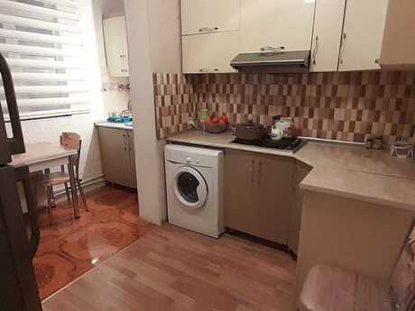 3 otaqlı köhnə tikili - Yeni Günəşli q. - 72 m²