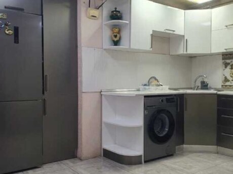 3 otaqlı köhnə tikili - 20 Yanvar m. - 70 m²