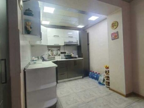3 otaqlı köhnə tikili - 20 Yanvar m. - 70 m²