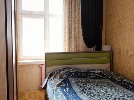 2 otaqlı köhnə tikili - Yeni Günəşli q. - 70 m²
