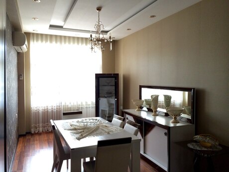 4 otaqlı yeni tikili - 8 Noyabr m. - 125 m²