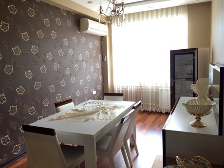 4 otaqlı yeni tikili - 8 Noyabr m. - 125 m²