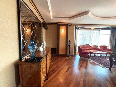 4 otaqlı yeni tikili - 28 May m. - 220 m²