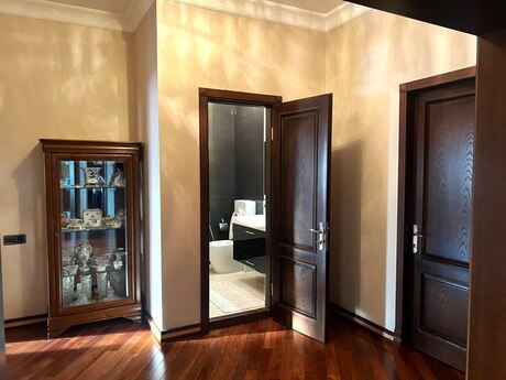 4 otaqlı yeni tikili - 28 May m. - 220 m²