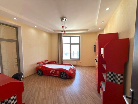 4 otaqlı yeni tikili - Nizami m. - 215 m²