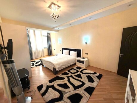 4 otaqlı yeni tikili - Nizami m. - 215 m²