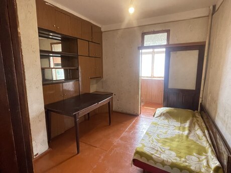 3 otaqlı köhnə tikili - 7-ci mikrorayon q. - 70 m²