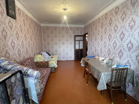 3 otaqlı köhnə tikili - 7-ci mikrorayon q. - 70 m²