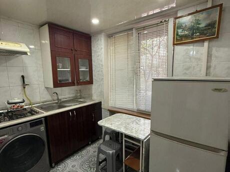 2 otaqlı köhnə tikili - Elmlər Akademiyası m. - 90 m²