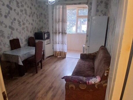 2 otaqlı köhnə tikili - Azadlıq Prospekti m. - 70 m²