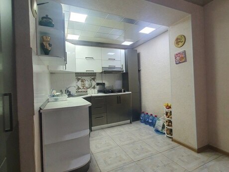 3 otaqlı köhnə tikili - İnşaatçılar m. - 85 m²
