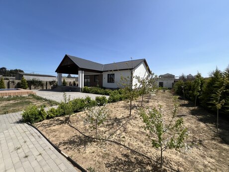 4 otaqlı həyət evi/bağ evi - Albalılıq q. - 140 m²