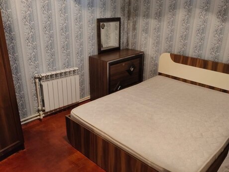 2 otaqlı həyət evi/bağ evi - 8 Noyabr m. - 38 m²