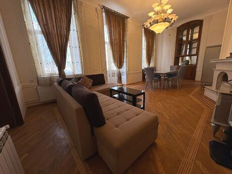 Elan №6110326 - Bakı, Sahil m., 5 otaqlı, 136 m², 2/3 mərtəbə