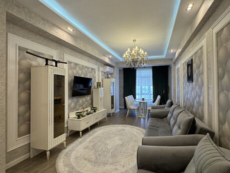 Elan №6110373 - Bakı, 8-ci mikrorayon q., 3 otaqlı, 136 m², 18/20 mərtəbə