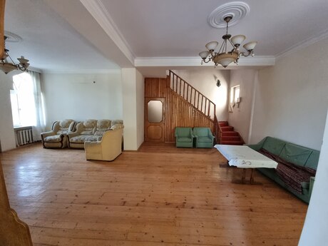 4 otaqlı həyət evi/bağ evi - Saray q. - 256 m²