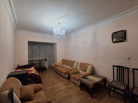 3 otaqlı köhnə tikili - 8-ci mikrorayon q. - 70 m²