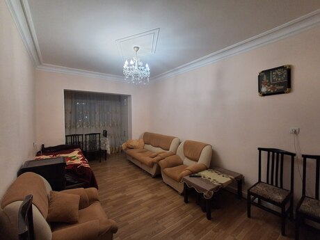 3 otaqlı köhnə tikili - 8-ci mikrorayon q. - 70 m²