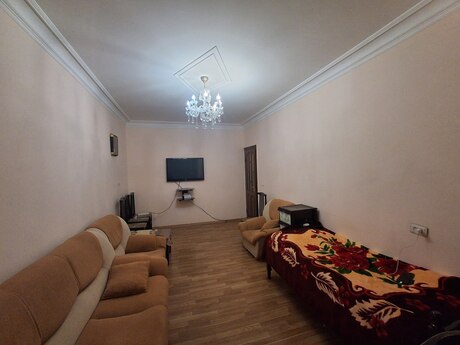 3 otaqlı köhnə tikili - 8-ci mikrorayon q. - 70 m²