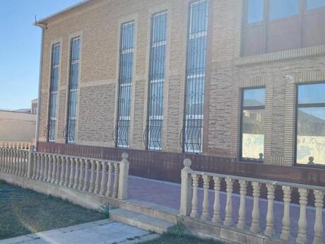 5 otaqlı həyət evi/bağ evi - Novxanı q. - 400 m²