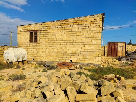 4 otaqlı həyət evi/bağ evi - Səngəçal q. - 65 m²