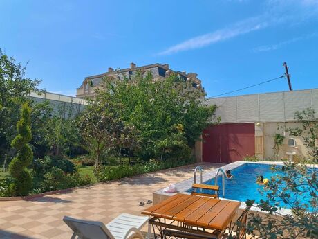 5 otaqlı həyət evi/bağ evi - Novxanı q. - 250 m²