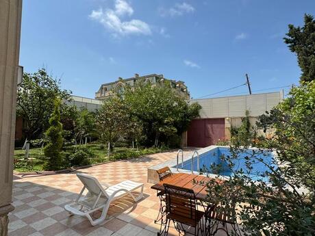 5 otaqlı həyət evi/bağ evi - Novxanı q. - 250 m²