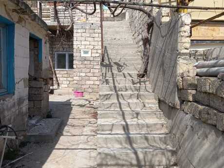 6 otaqlı həyət evi/bağ evi - Əmircan q. - 200 m²