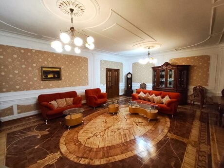 4 otaqlı yeni tikili - 28 May m. - 200 m²